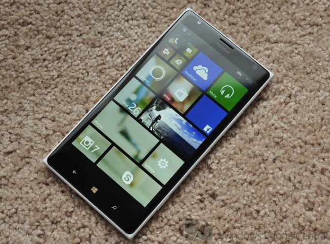 Продажи смартфонов на Windows Phone за год упали на 73%